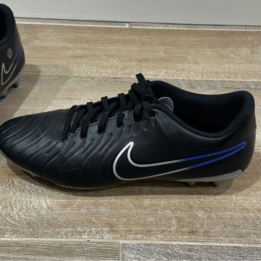 Nike Men's Black Soccer Cleats - Picture 7 of 12